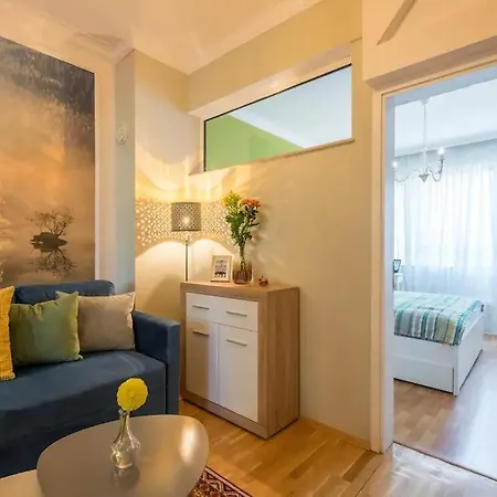 Apartment Funky Fresh Place In The Heart Of
